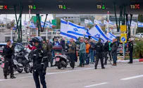 Protesters set up tents in Herzliya, block traffic