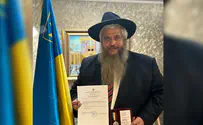 Ukraine Chief Rabbi awarded medal for heroism