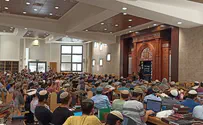 An explosion of students on the night of Hoshana Rabbah