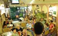 Weizmann Scientists Bring Breakthoughs to Cafes, Pubs