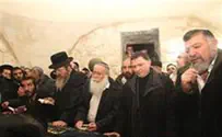 Video: 2,000 Jews Worship in Kever Yosef