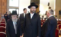 Peres Welcomes New Chief Rabbis, Snubs Old Ones