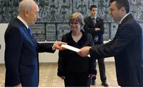 Serbian Ambassador's Wife Surprises Peres With Fluent Hebrew