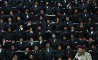 Watch: Modzhitz hasidim hold Passover 'kumzitz'