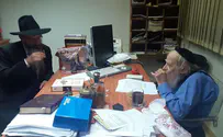 'L'Chaim!' in the office of Rabbi Steinsaltz