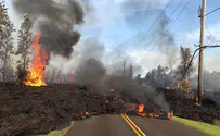 Hawaii residents evacuate as volcano tears through town