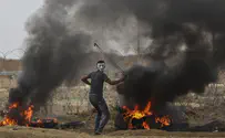 Again: Arabs set fire to Gaza border crossing