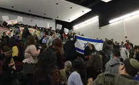 Pro-PA activists protest against Israeli Consul
