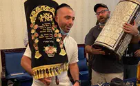 Famous Israeli singer dances with Torah scroll in Dubai