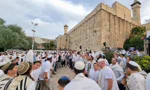 Video: Festive prayer service at the Cave of the Patriarchs