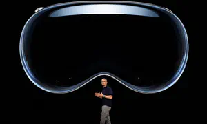 Apple unveils first-ever virtual reality headset