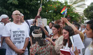 Protesters disturb Tzohar prayer service in Tel Aviv