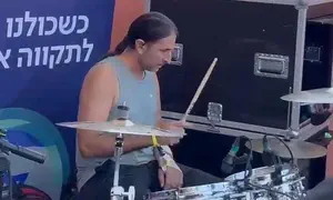 Man wounded on October 7 plays drums one-handed