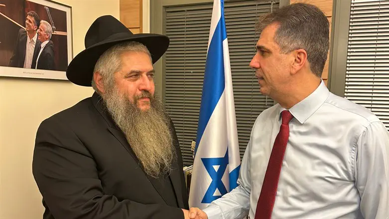 Minister Eli Cohen and Rabbi Moshe Azman