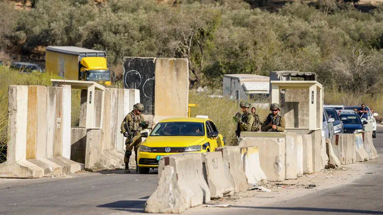 Soldiers at checkpoint near Huwara