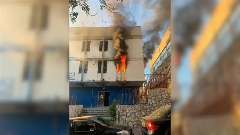 Bnei Akiva branch on fire in Bnei Brak