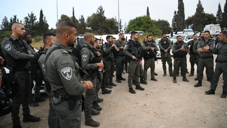 Border Police prepare for a search 