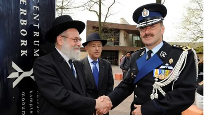 Rabbi Jacobs and Dutch police Lt. Gen. Dick v