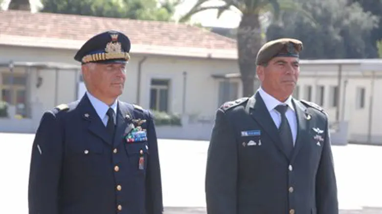Gen. Ashkenazi (right) and Gen. Camporini    