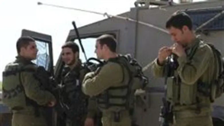 Soldiers raid pirate Ramallah TV stations