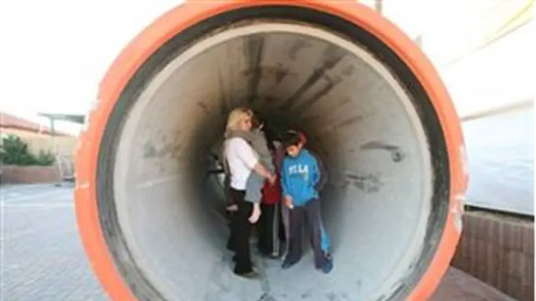 Nitzan residents take shelter in sewage pipe