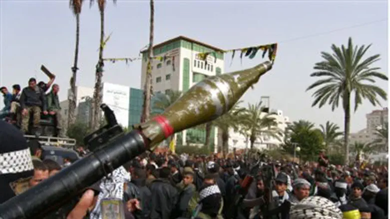 Terrorists brandish RPG in Gaza (file)