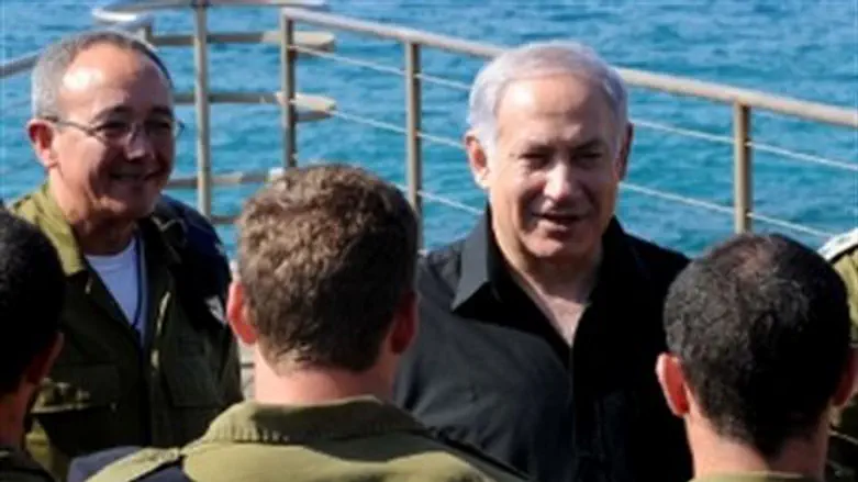 Netanyahu and Chief of Staff with commandos