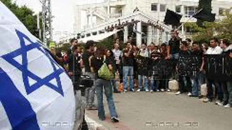 Arab students protest Israel at TAU