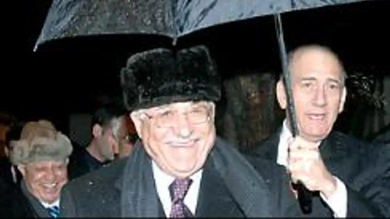 PA Chairman Abbas (left)