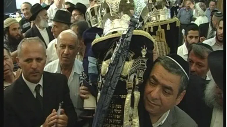 Torah scroll in Cave of the Patriarchs
