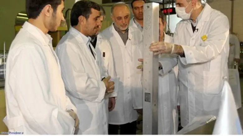 Ahmedinejad at nuclear site