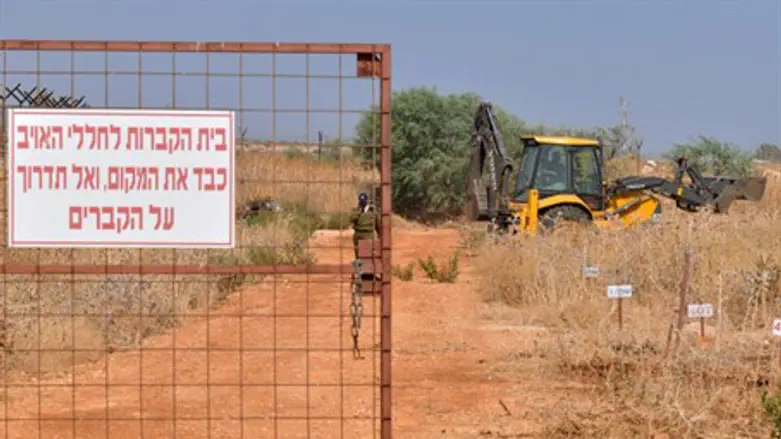IDF bulldozer removes bodies 