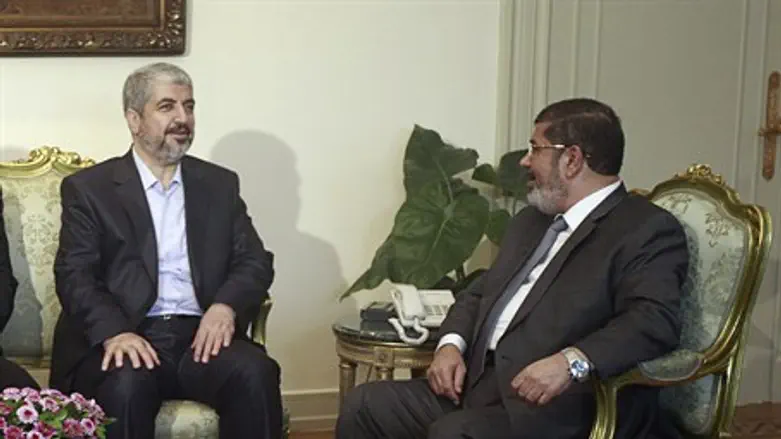 Morsi meets Mashaal
