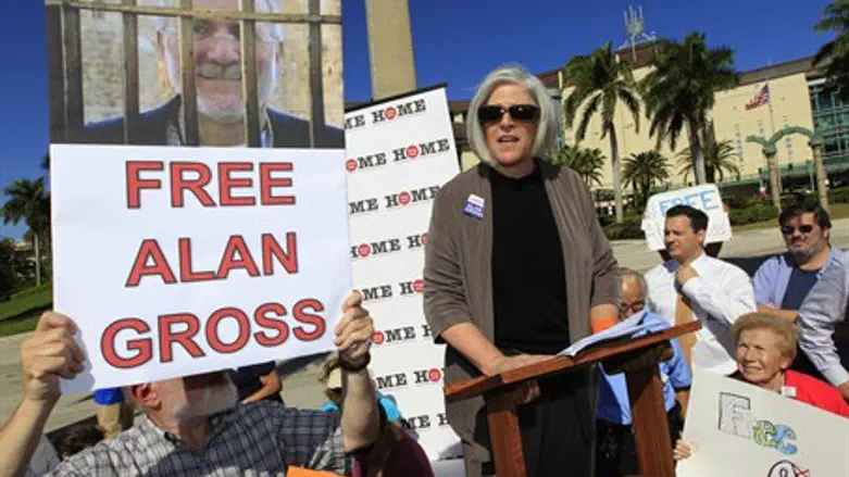 Wife of Alan Gross rallies for husband's rele