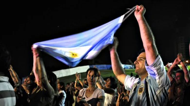 Argentineans raise flag