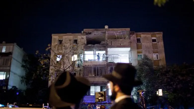 Kiryat Malachi building hit by missile