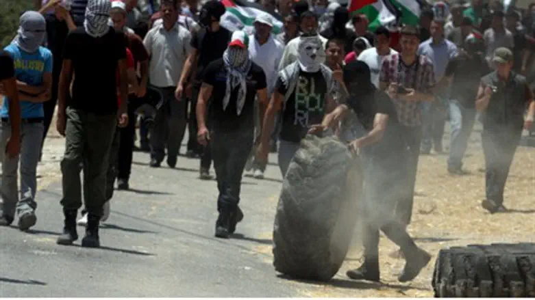 Violent PA Arab demonstration