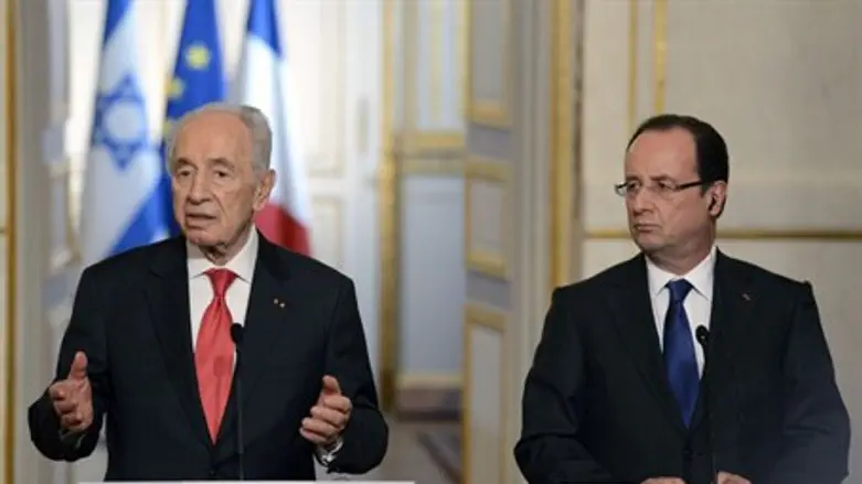 Hollande and Peres hold a press conference in