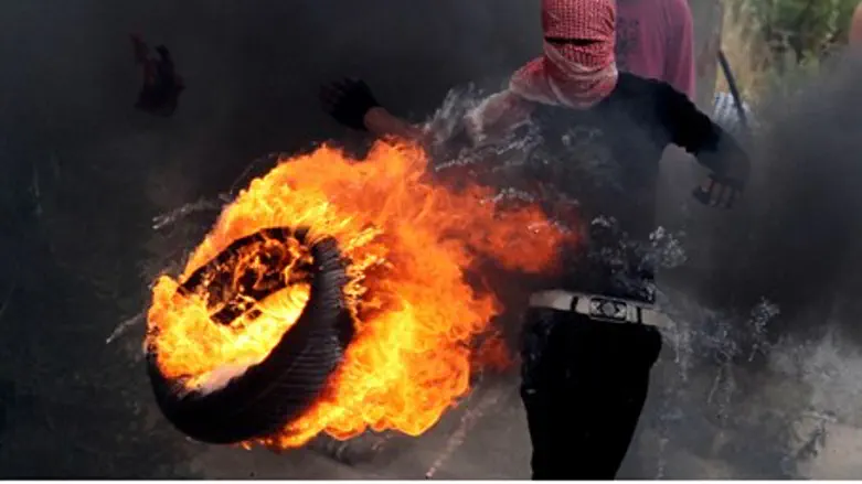 Arabs riot on 'Nakba Day'