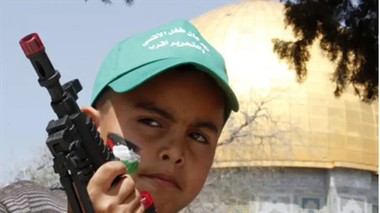 Muslim child on Temple Mount (illustrative)