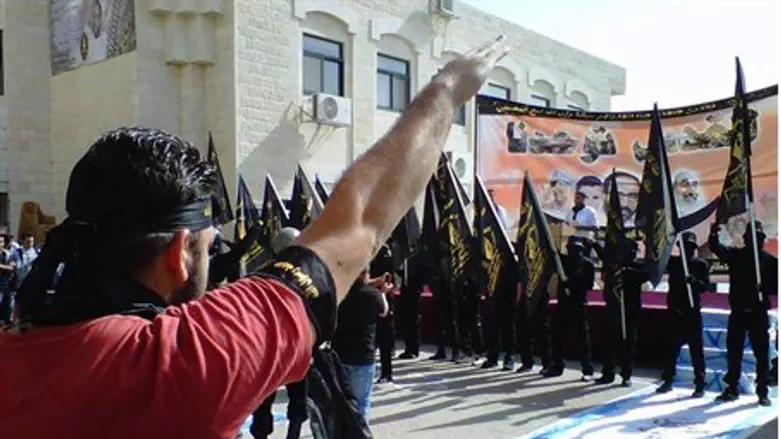 Nazi salutes at Islamic Jihad rally, Al-Quds 