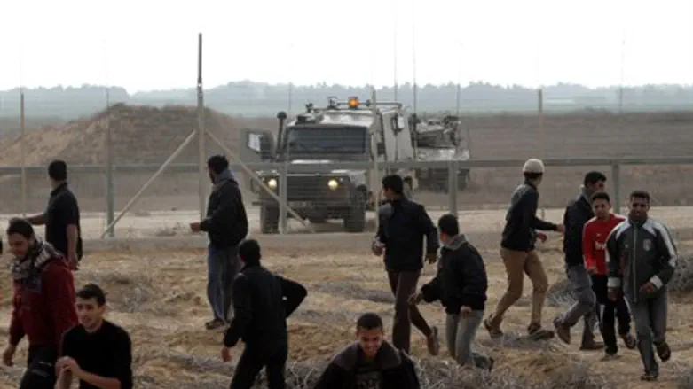 Confrontation at Gaza security fence (file)