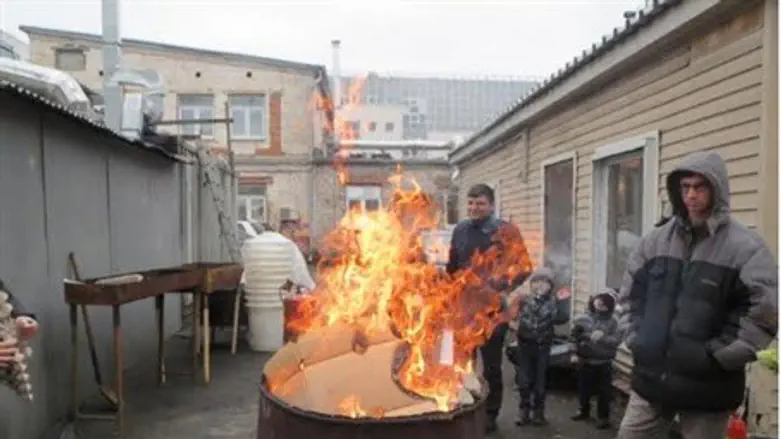 Chametz burning in Moscow