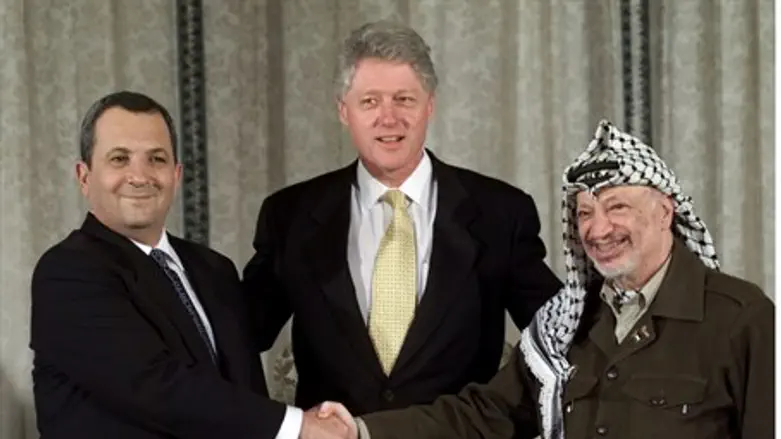 Clinton with Barak and Arafat (archive)