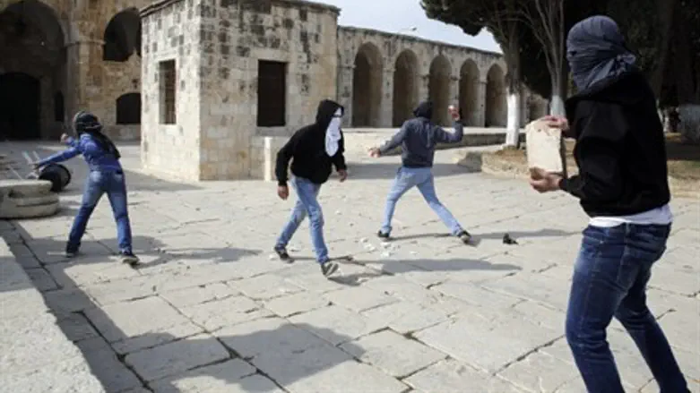 Arab rock throwers on Temple Mount