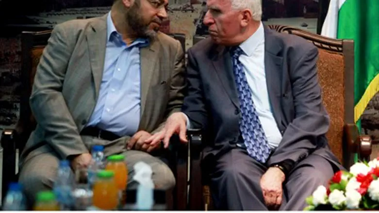 Moussa Abu-Marzouk (L) and Fatah leader