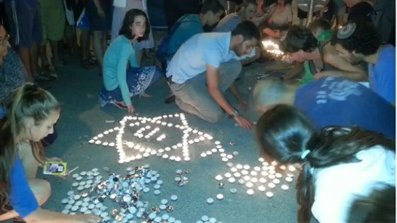 Lighting memorial candles at the Gush Etzion 
