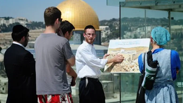 Tourists near Temple Mount (file)