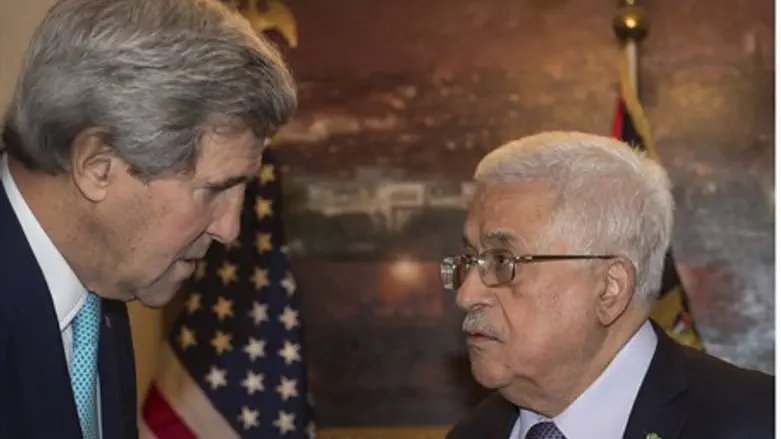 John Kerry in Mahmoud Abbas's Jordan home