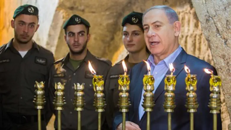Netanyahu speaks at candlelighting ceremony